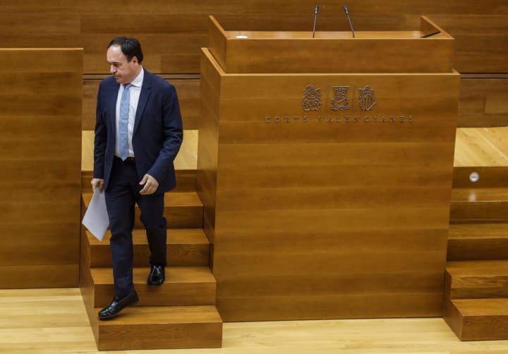 Els socialistes acusen a Llorca de lucrar a la seva família quan era alcalde i el ‘president’ els repta al fet que ho denunciïn davant fiscalia