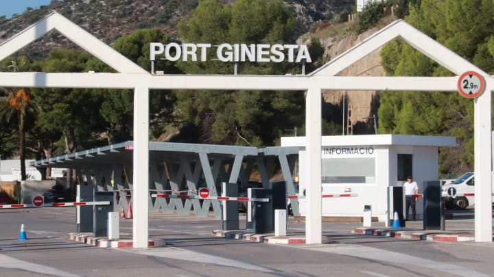 Troben el cos del nen desaparegut a Granollers surant en la mar de Sitges