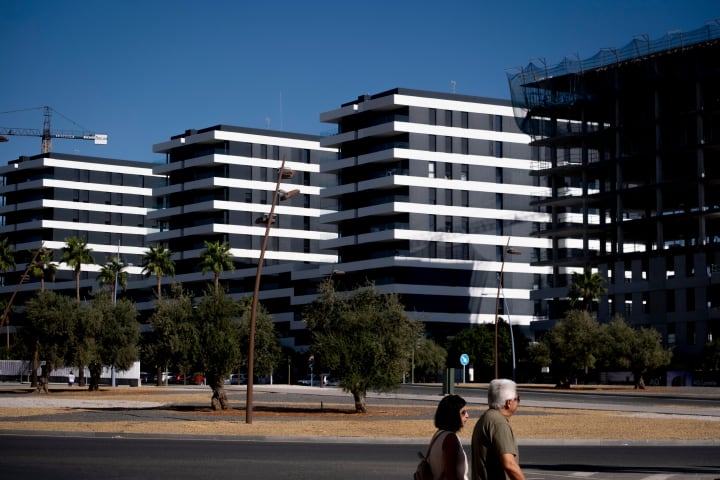 El meu contracte de lloguer és fins a octubre. Es renova dos anys de manera automàtica pels decrets d'habitatge? Es manté el preu?