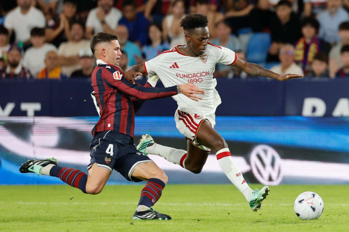 Angoixant empat del Llevant davant un Sevilla superior