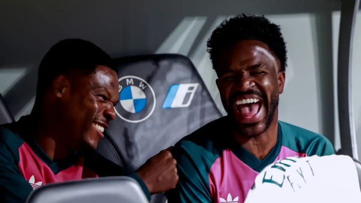 Surrealista: Vinicius marca, Mourinho corre la banda i... vermella al brasiler per agressió!