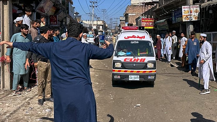 El sostre de l'escola mata un professor i almenys 21 nens al nord-oest del Pakistan