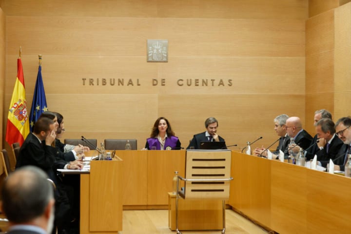 El Tribunal de Comptes es rendeix i amnistia Puigdemont, Junqueras i una trentena d’ex-alts càrrecs
