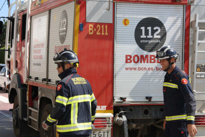Un home de 95 anys mor en un incendi en un habitatge de Sants-Montjuïc