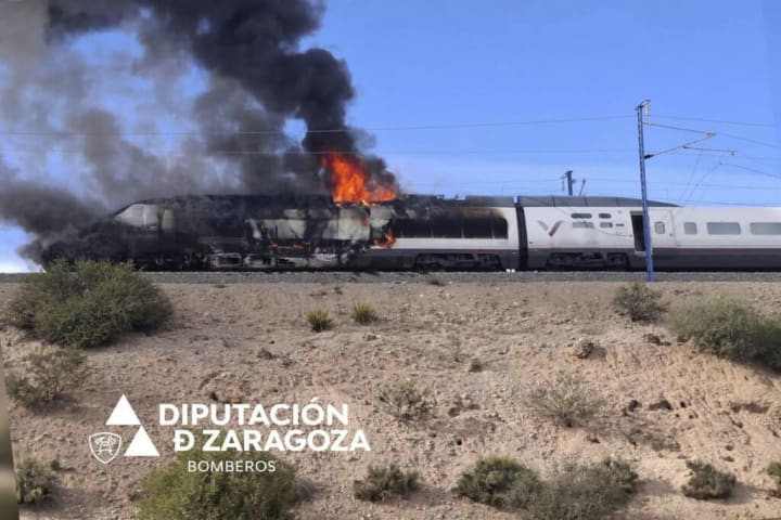 RENFE, Iryo i Ouigo cancel·len i reorganitzen trens entre Barcelona i Madrid arran de l’incendi d’un comboi