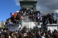 Estudiants, docents i sindicats marxen per París a poques hores del debat nacional sobre pressupostos