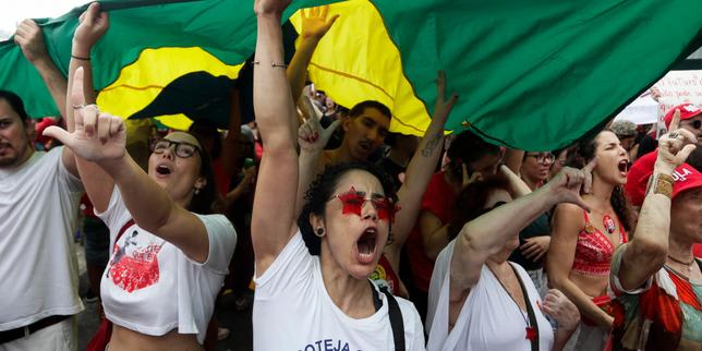 A Brasil, Lula aposta sobre manifestacions gegants i les xarxes socials per convèncer els electors abans de la segona volta de la presidencial