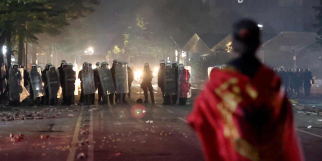 A Albània, segon dia de manifestacions contra el poder; de noves topades amb la policia a Tirana