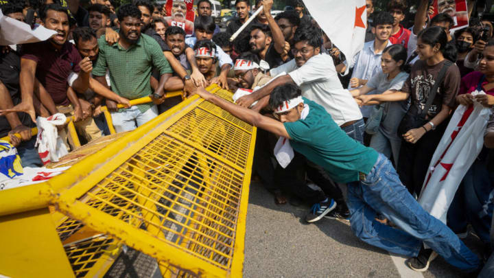 Protestes de joves a l'Índia desafiant el govern de Modi.
