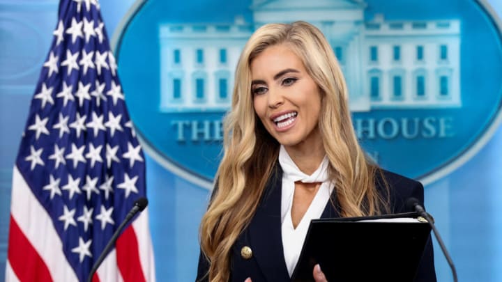 Qui és Katie Zacharia, la nova portaveu de la Casa Blanca, i per què va tenir un accidentat debut?