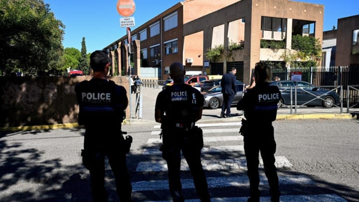 Una adolescent francesa acusada per disparar a l'escola, venjança per a intimidar-se.