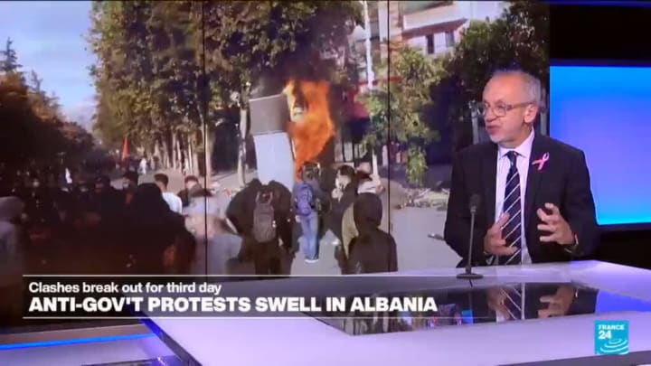 La policia i els manifestants es van enfrontar a Albània el tercer dia de manifestacions antigontes