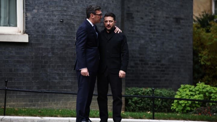 Des de Londres, Zelenski expressa la seva amargor després d'haver estat "traït" per Trump i Musk
