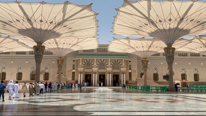 Els houthis neguen que la ciutat sagrada de Medina després que l'Aràbia Saudita digui que va interceptar míssils