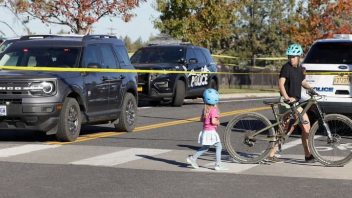 Tres nens i una mestra van morir en el tiroteig en una escola de Oregon