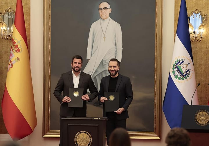 Riquelme signa amb Bukele un acord per a invertir 2.588 milions en energia i aigua