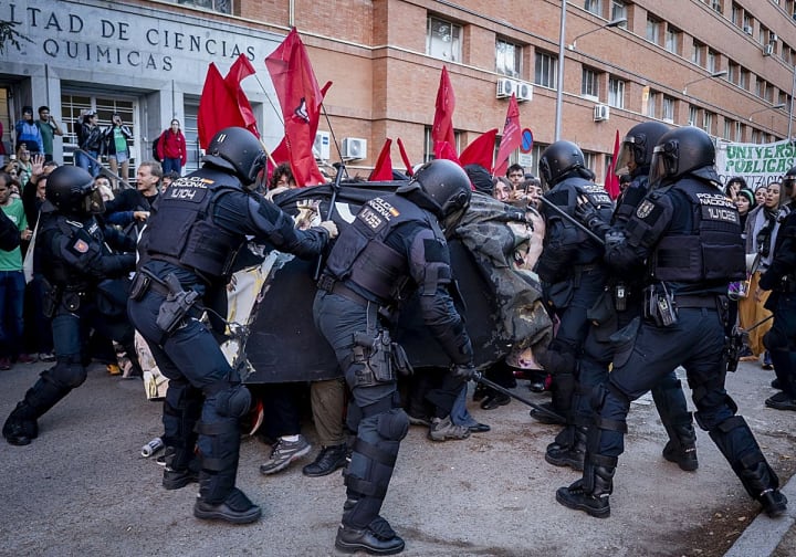 Càrregues policials i cinc detinguts en la protesta per l'educació pública a Madrid