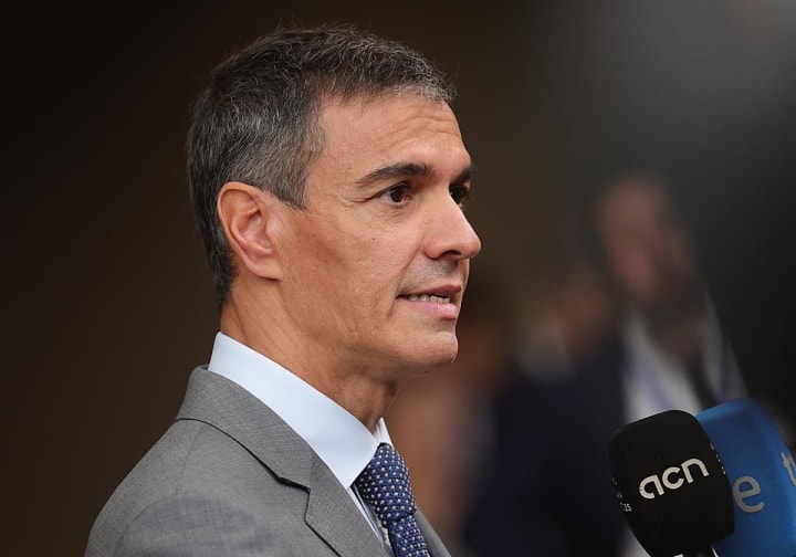 Sánchez enalteix ara a Robles després de col·locar-la de 'dos' a Madrid: «Sempre està en els mals moments»