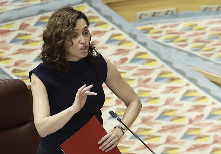 Ayuso diu «barrut» a Montse Mínguez: «Té un nuvi amb més patrimoni que Jeff Bezos»