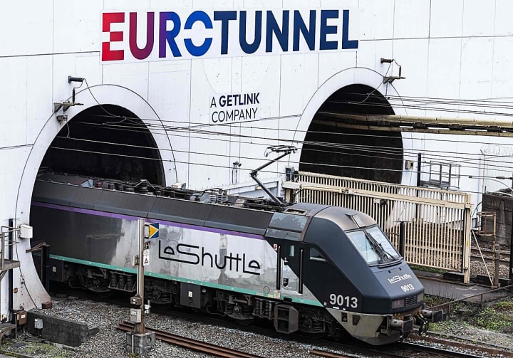 Un xoc entre un autobús i un tren deixa 19 ferits en el costat francès del túnel del canal de la Manxa
