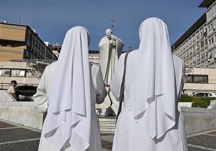 El Papa evoluciona «amb normalitat» i ja torna a oficiar missa en privat
