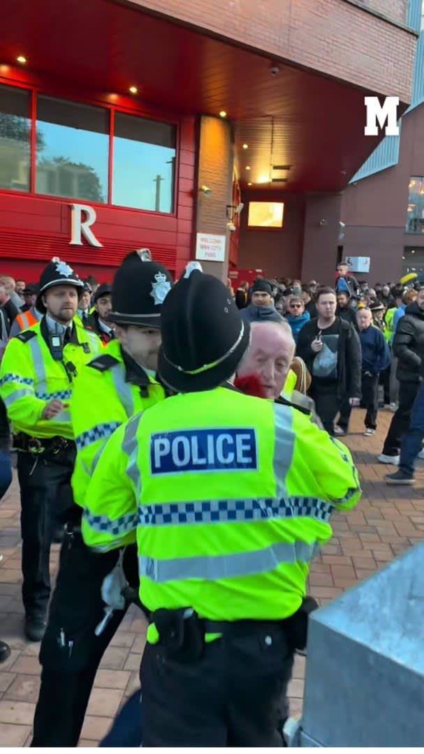 Gas pebre, disturbis i detinguts després del Liverpool-Manchester City
