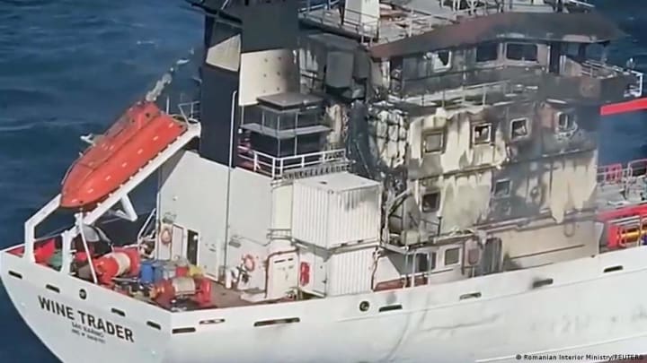 Romania: 2 naus en flames al mar Negre, 7 tripulants desapareguts.