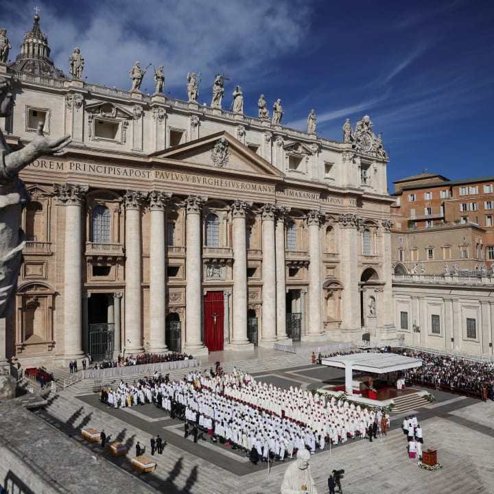 La burocràcia del Vaticà continua funcionant durant la recuperació del papa.