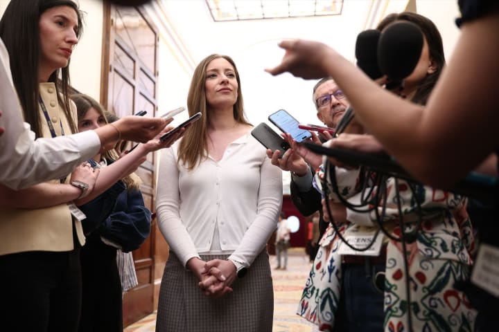 El PP es torna a embolicar amb les pensions: Esther Muñoz diu que el sistema "col·lapsarà"