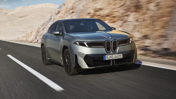 BMW iX4, un SUV elèctric amb més de 800 quilòmetres d’autonomia i capaç de carregar les bateries en 10 minuts