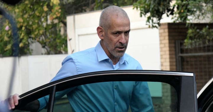 Ronen Bar i Benjamin Netanyahu en el marc de la demanda per difamació sobre el 7 d'octubre.