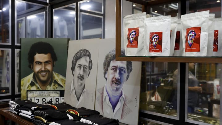 Colòmbia, Medellín enderroca una vila abandonada de la dona de Pablo Escobar