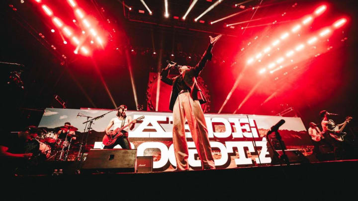 Crema Bogotà toca i es deixa tocar a Madrid