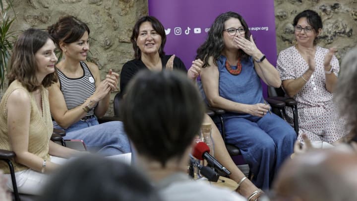 Esquerra Unida rebutja l'acord amb Compromís, que continua negociant amb Podemos
