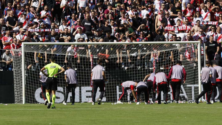 Tancament parcial del fons de Vallecas pel llançaments d'objectes que va suspendre el Raig-Athletic