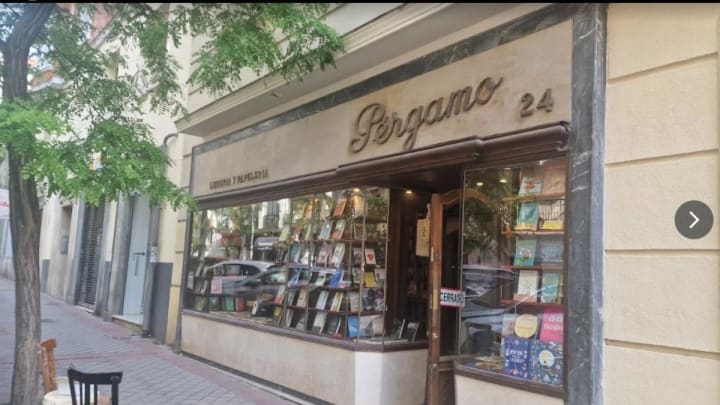 La llibreria Pèrgam, una de les més antiga, tanca pels alts preus del mercat immobiliari