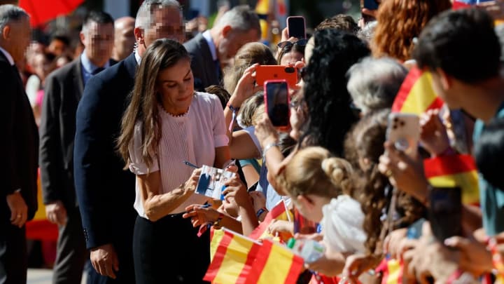 Melilla rep als Reis amb banderes d'Espanya i entonant “no ens mouran”