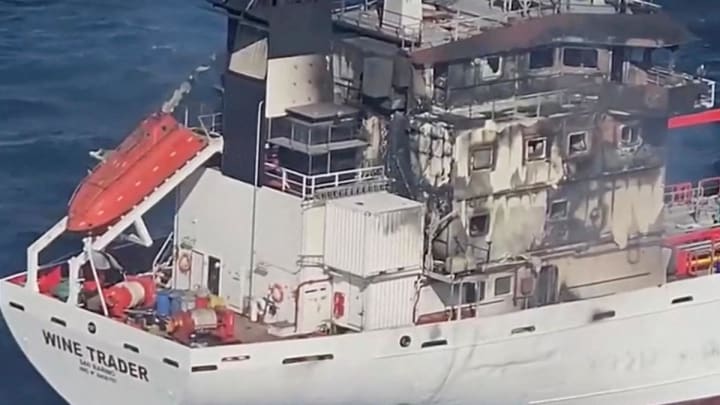 Set mariners desapareguts després de l'incendi de dos vaixells en la Mar Negra de Romania