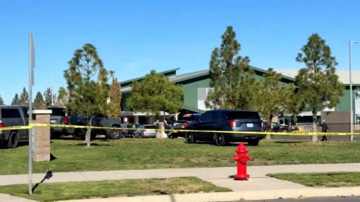 Un pistoler mata almenys a quatre persones, tres d'elles nens, en una escola de primària