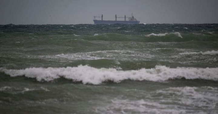 Un vaixell cisterna al mar Negre davant de la costa romanesa.