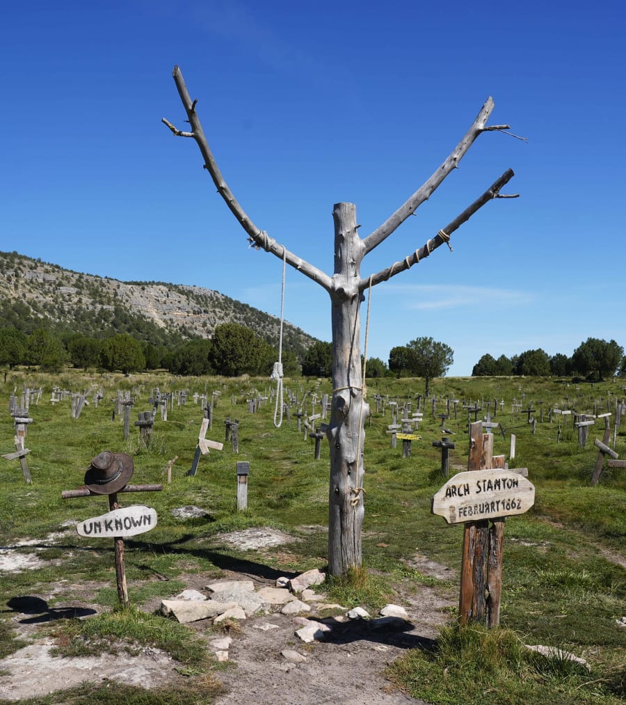 Cruces de madera en el cementerio de Sad Hille, escenario de la última escena del filme..