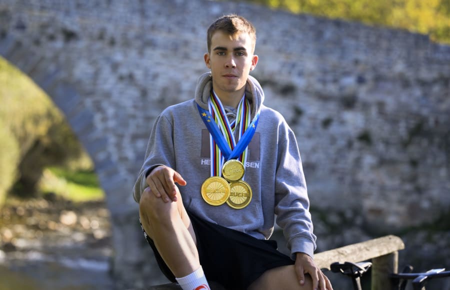 Benjamín Noval, con sus tres medallas de oro.