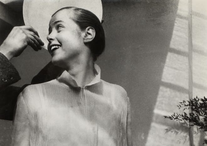 Charlotte Perriand y la mano de Le Corbusier (1928).