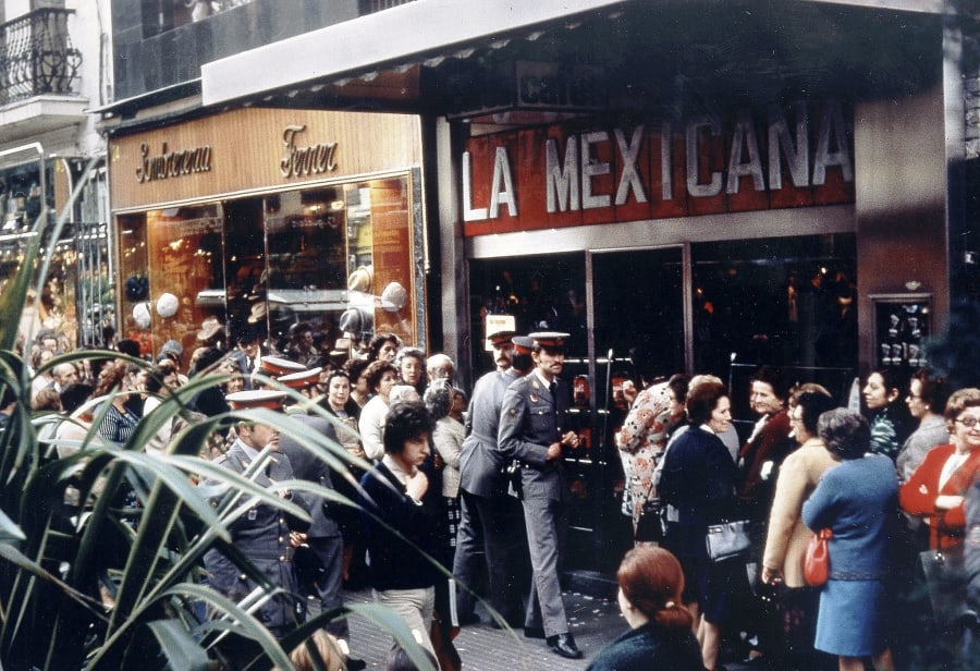 Tienda de Cafés La Mexicana en la céntrica y concurrida calle preciados, 24, durante la década de 1970. CAFÉS LA MEXICANA