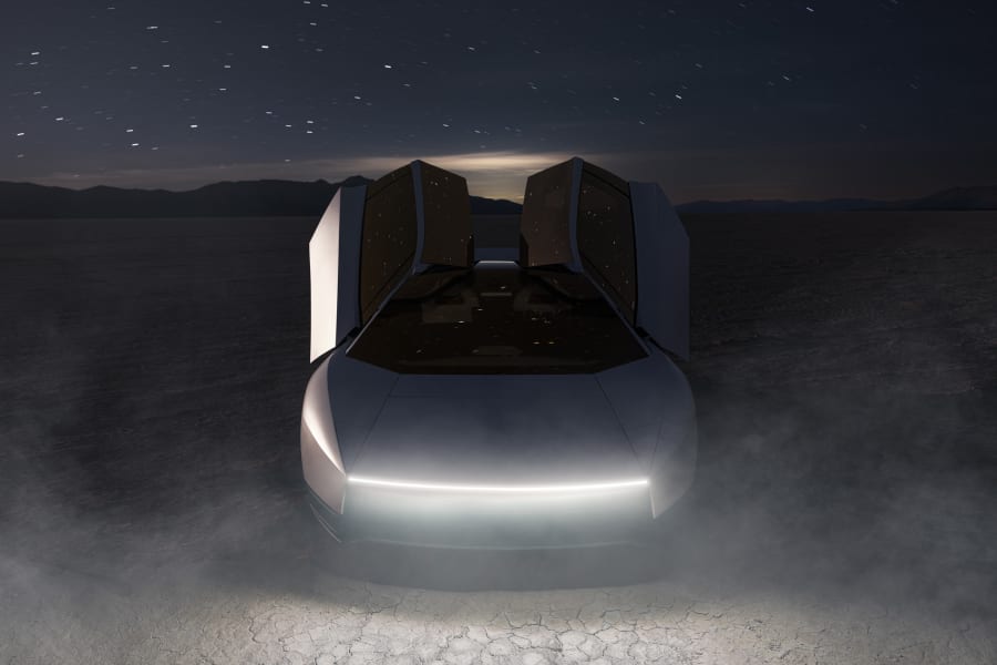 Tesla presenta un cotxe elèctric amb tecnologia de SpaceX que pot volar i accelera com un coet