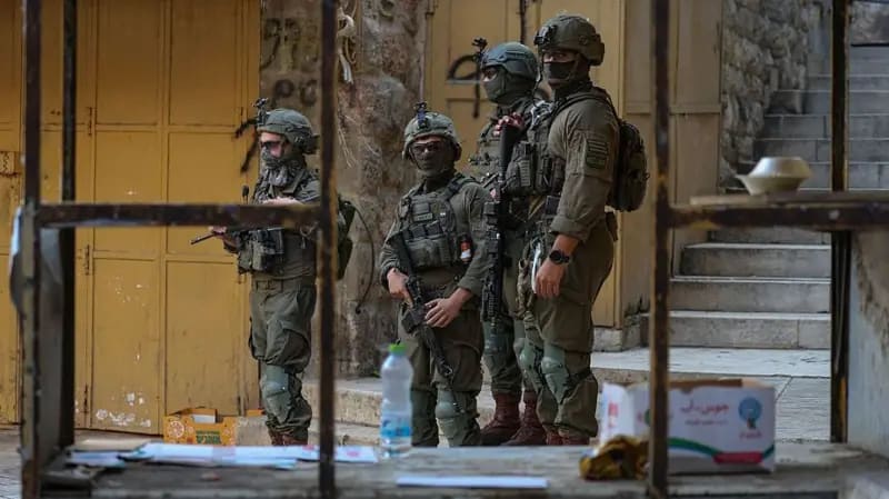 Soldados israelíes en Hebrón, Cisjordania.