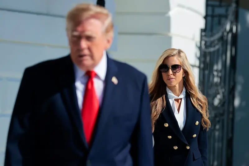 Katie Zacharia y Donald Trump.