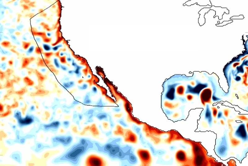 Una imagen satelital que refleja, en rojo oscuro, la presencia de oleaje de las ondas Kelvin.