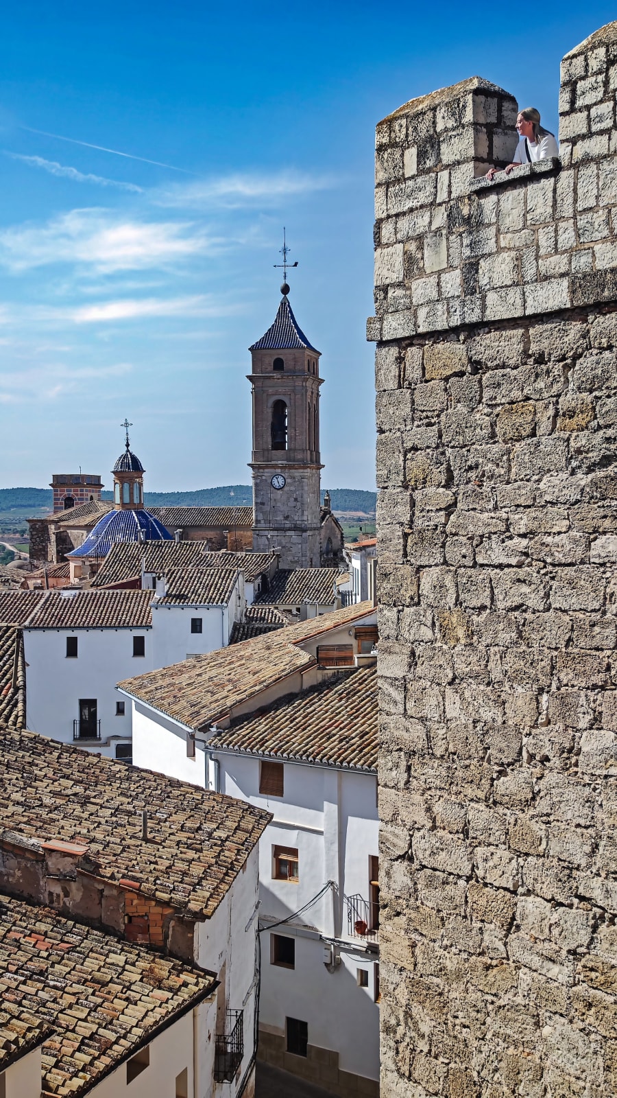 La torre del homenaje de la fortaleza, con vistas al barrio de La Villa. ANDRÉS CAMPOS