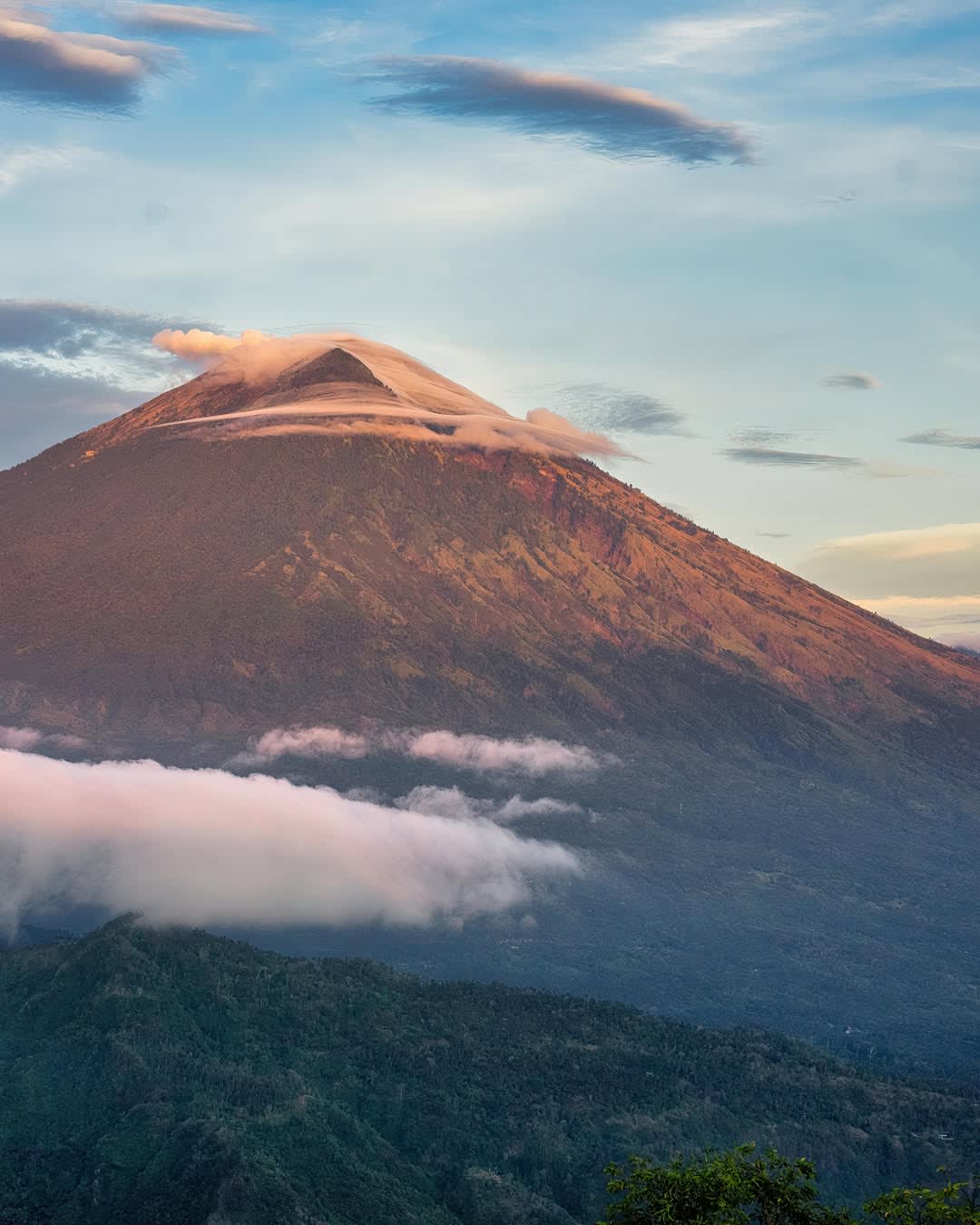 “The Secret to a Great Bali Trip”
Lower expectations.
Raise presence.

So why not...
• Go slow
• Sta